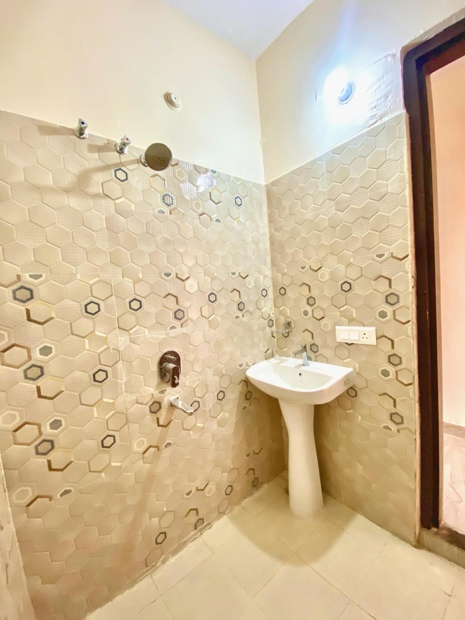 Ramalayam Inn Ayodhya Екстериор снимка